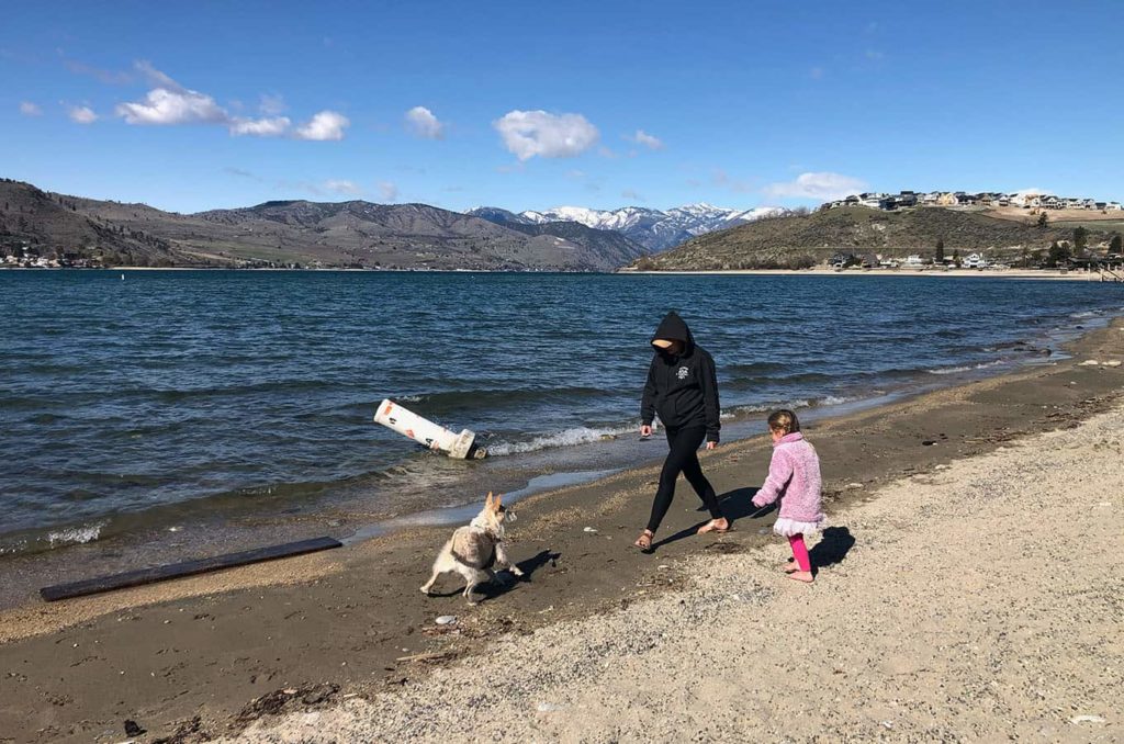 Kim taking a walk with her daughter and dog next to Lake Chelan